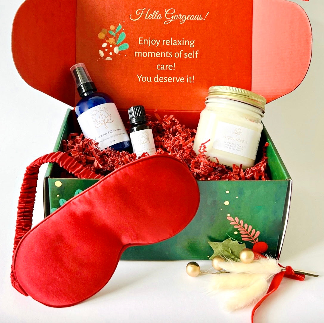 This beautiful Christmas giftset by A Loyal Society features a red sleep mask, rosewater pillow spray, soothing lavender essential oil and a relaxation candle. Elegant and easy to use, it makes a wonderful holiday gift for her. 